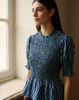 Blouse péplum smockée à col volanté