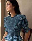 02. Blouse péplum smockée à col volanté