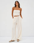 ensemble bandeau smocké et pantalon large beige