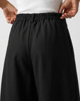 pantalon noir dos élastiqué détail