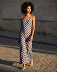 02. 02 robe midi satinee a rayures col v image 2