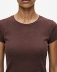 t shirt col rond marron gros plan