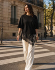 Top noir col rond à dentelle asymétrique