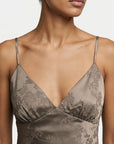Détail encolure taupe jacquard