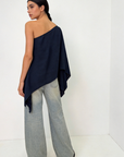 02. top une epaule asymetrique drape texture image 10