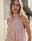 Top sans manches col noué rose poudré