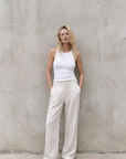 pantalon lin fluide porté avec tongs été