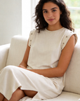 robe coupe droite femme version beige portée sans manches