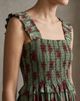 Robe fleurie smockée à bretelles volantées look complet