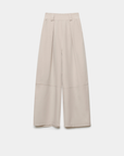 Pantalon court plissé taille haute ceinture élastique à poches posé sur une surface claire, mettant en avant sa couleur beige et son design élégant. Pantalon plissé femme.