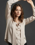 Camisa Lavallière Fluida para Mujer: Elegancia y Comodidad para Toda Ocasión