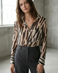 Chemise fluide imprimée zébrée beige et noir