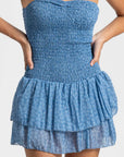 Robe courte étoilée à volants en bleu, style décontracté pour l'été.