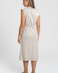 Robe midi femme avec ceinture, coupe droite élégante, vue arrière, couleur beige.
