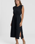 Robe midi femme en coton, ceinture incluse, coupe droite élégante, présentation avant, couleur noire.