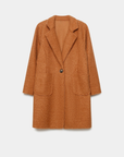 Manteau chaud hiver femme sherpa orange, affichant un look moderne et chaleureux pour les journées d'hiver.