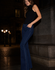 Jean flare clouté à poches plaquées