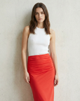 Falda midi roja elegante