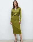 Jupe midi Verte en Satin vue de profil