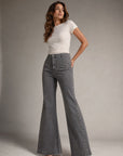02. Jean flare clouté à poches plaquées