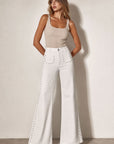 02. Jean flare clouté à poches plaquées
