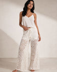 02. Pantalon palazzo en crochet écru à laçage V