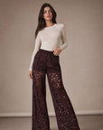 02. Pantalon palazzo en dentelle bordeaux taille haute