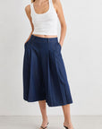 02. Short Bermuda fluide effet denim à plis taille haute