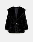 Manteau ceinturé femme en fausse fourrure noir – Élégance et chaleur pour affronter l’hiver avec classe.