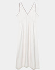 Robe midi fluide brodée en viscose confortable, présentée à plat, couleur blanche, avec des broderies délicates.