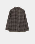 Blazer coton femme bordeaux et marron, coupe élégante, posé sur un fond uni, illustrant le plaid classique et élégant