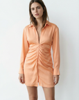 Mini robe satinée de soirée orange pêche