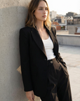 Pantalones cortos plisados de cintura baja para mujer, negros o beige: elegancia y comodidad para el día a día.