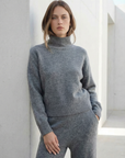 Pull court gris col roulé