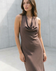 Robe Longue Dos Nu Avec Détail Doré vue de profil