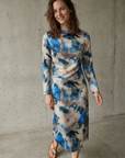Robe Satin Longue Manche Longue Imprimée Aquarelle – Élégance Artistique et Chic