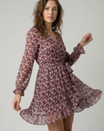 Robe fluide fleurie – Coupe élégante à volants – Manches longues
