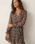 Robe fluide fleurie – Coupe élégante à volants – Manches longues
