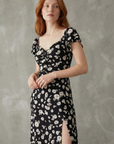 Robe longue noire à imprimé floral fendue côté élégante