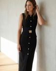 Elegante vestido midi negro abotonado con cinturón dorado - Elegancia atemporal