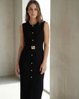 Elegante vestido midi negro abotonado con cinturón dorado - Elegancia atemporal
