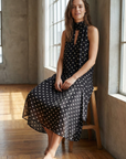 Robe noire fluide à pois blancs