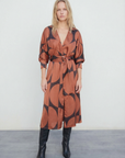 Robe portefeuille imprimé géométrique noir marron