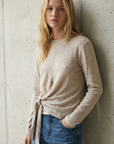 T-shirt beige à nœud latéral vue de profil