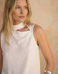 Top de color blanco para mujer con escote en V