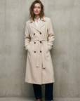 Fluid trench coat – Timeless elegance and comfort