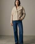 Veste courte effet poil doublée col à revers