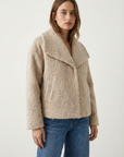Veste courte effet poil doublée col à revers