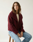 Veste courte effet poil doublée col à revers