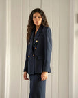 Blazer femme bleu marine à boutons dorés, femme à boutons élégante et chic